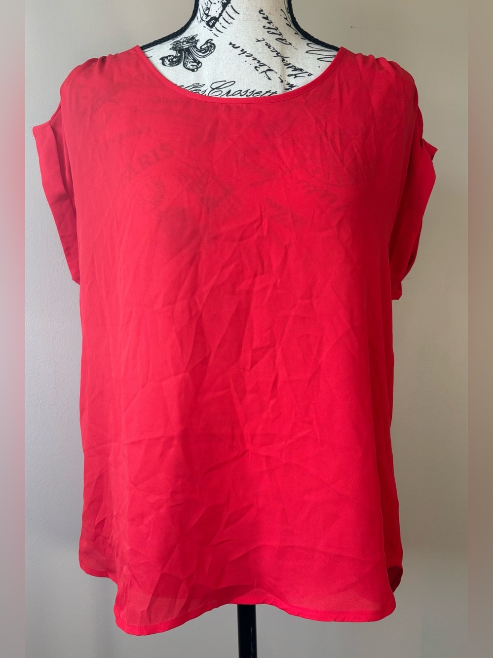 Pink Rose size M Women's Red Scoop Neck Blouse